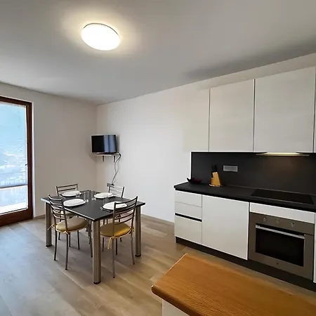 Dennis House Apartament *